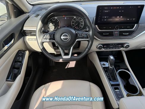 Used 2024 Nissan Altima 2.5 SL FWD image 14