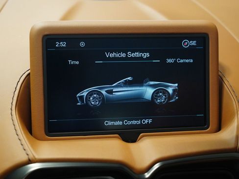 Used 2021 Aston Martin V8 Vantage Roadster RWD image 23