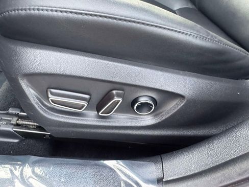 Used 2017 Toyota Prius Prime Premium image 27