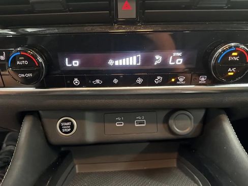 Used 2023 Nissan Rogue SL AWD/4WD image 21