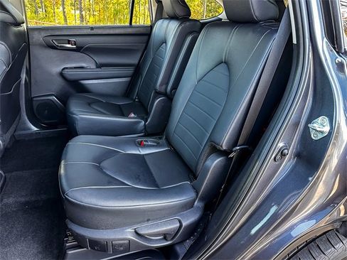 Used 2024 Toyota Highlander XLE image 26