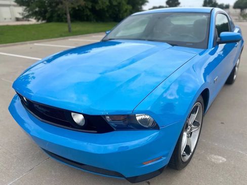 Used 2010 Ford Mustang GT RWD image 2