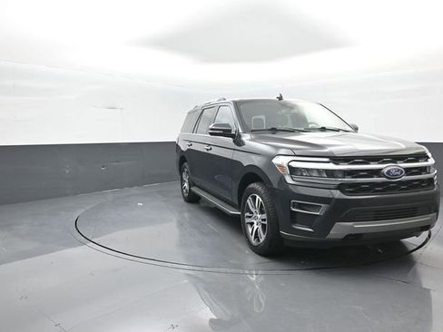 Used 2022 Ford Expedition Limited AWD/4WD image 2