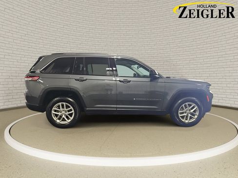 Used 2023 Jeep Grand Cherokee Laredo X AWD/4WD image 4