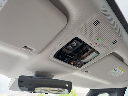 Used 2025 Volkswagen ID. Buzz 1st Edition image 17