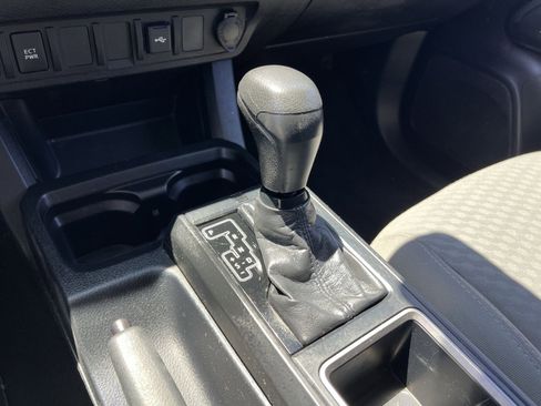 Used 2020 Toyota Tacoma SR AWD/4WD image 29