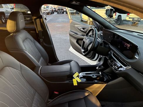 Used 2024 Buick Envista Avenir image 35