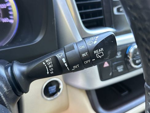 Used 2019 Toyota Highlander XLE image 23