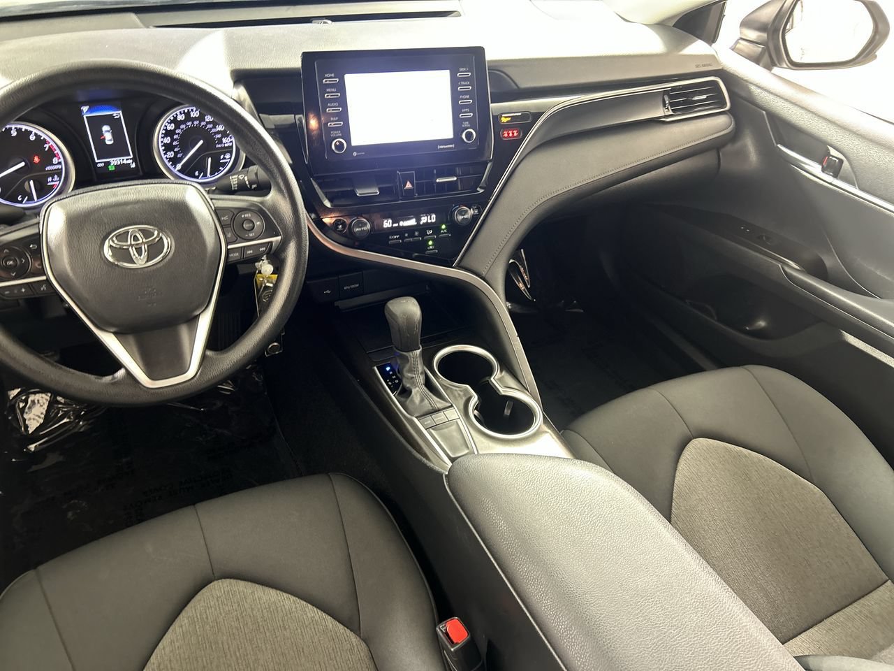 Used 2024 Toyota Camry LE FWD image 23