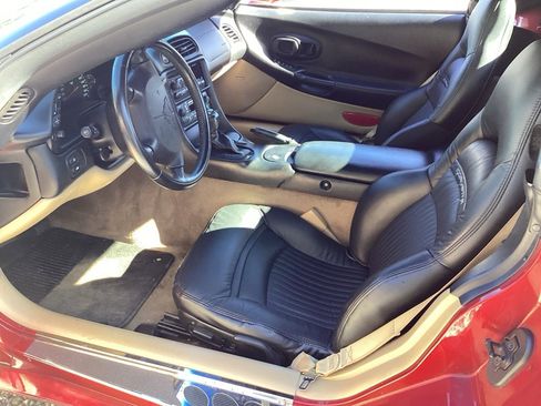 Used 2004 Chevrolet Corvette Convertible w/ Preferred Equipment Group image 11