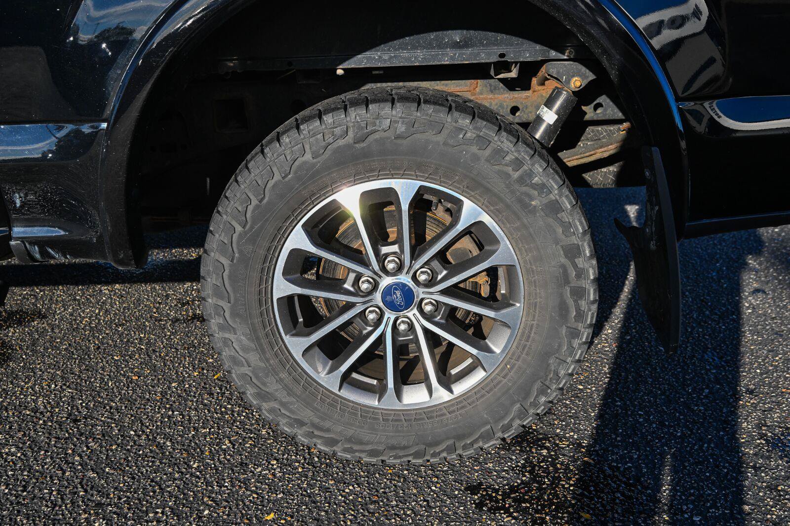 Used 2018 Ford F150 XLT w/ Equipment Group 302A Luxury AWD/4WD image 13
