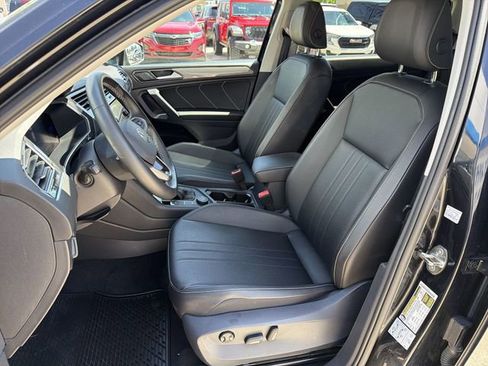 Used 2022 Volkswagen Tiguan SE AWD/4WD image 13