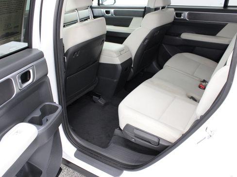 Used 2025 Hyundai Santa Fe SE FWD image 26