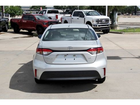 Used 2026 Toyota Corolla LE FWD image 5