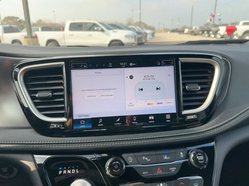 New 2026 Chrysler Pacifica Select FWD image 20
