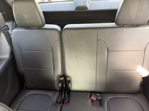 Used 2021 Chevrolet Traverse Premier FWD image 18