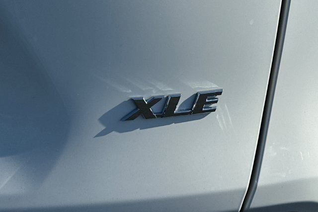 Used 2025 Toyota RAV4 XLE w/ Convenience Package FWD image 32