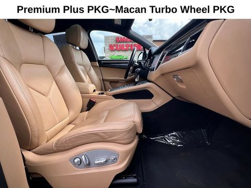 Used 2017 Porsche Macan AWD/4WD image 31