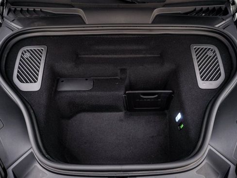 Certified 2025 Porsche Macan Electric image 29