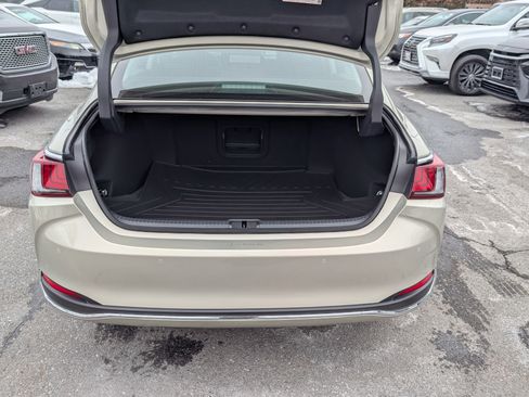 Certified 2025 Lexus ES 300h w/ Premium Package image 13