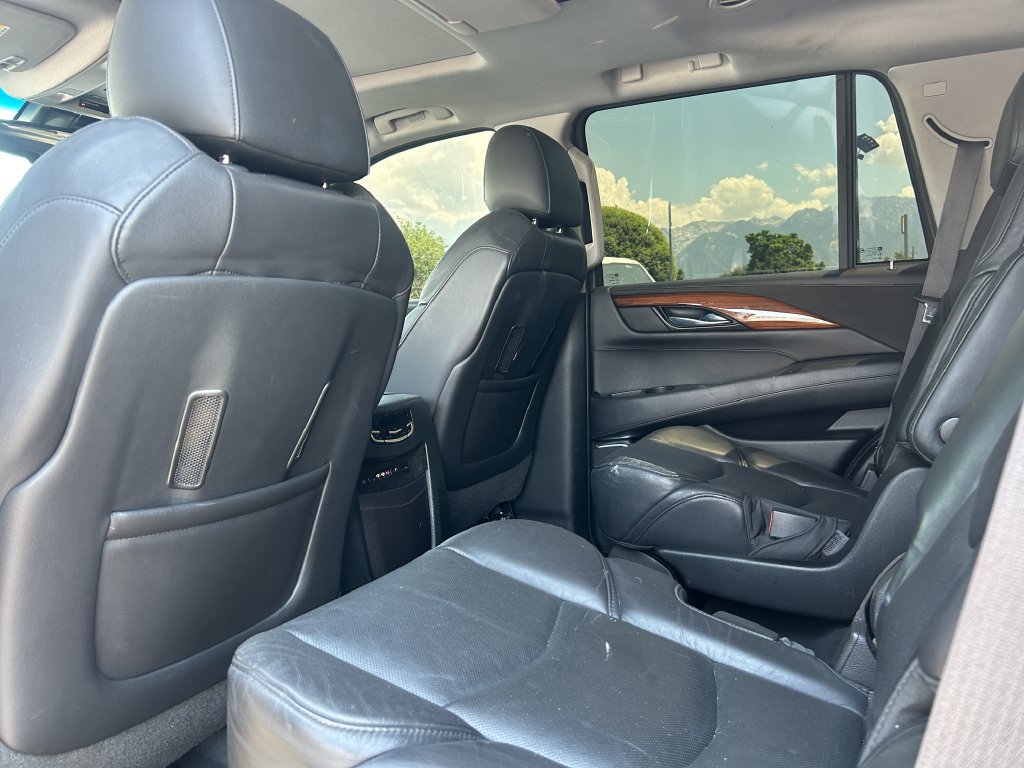 Used 2015 Cadillac Escalade Luxury AWD/4WD image 27
