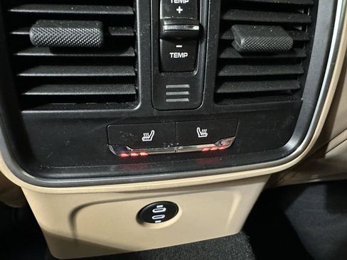 Certified 2026 Porsche Macan AWD/4WD image 36
