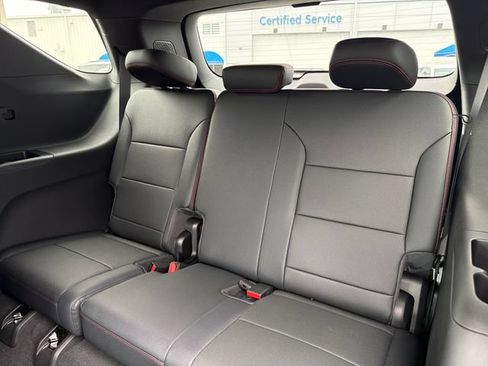 New 2026 Chevrolet Traverse RS w/ LPO, Floor Liner Package FWD image 20