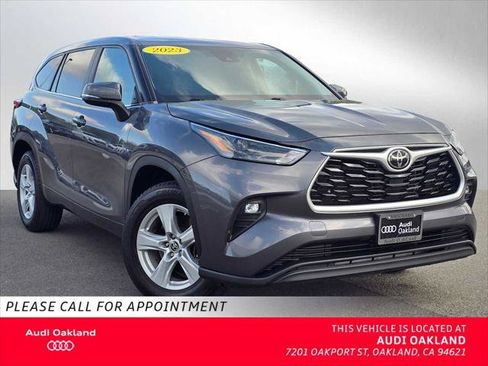 Used 2023 Toyota Highlander LE FWD image 1
