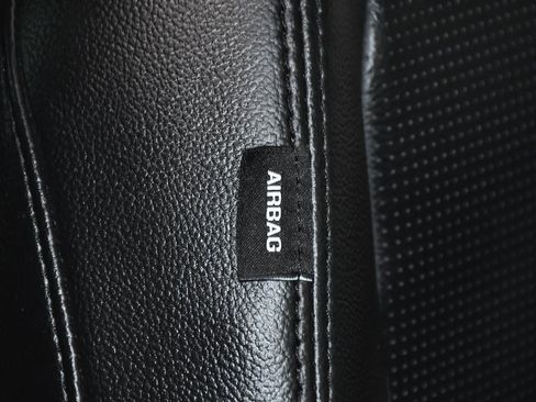 Used 2023 Land Rover Discovery Sport SE image 58