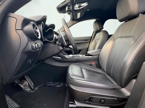 Used 2023 Alfa Romeo Stelvio Sprint image 16