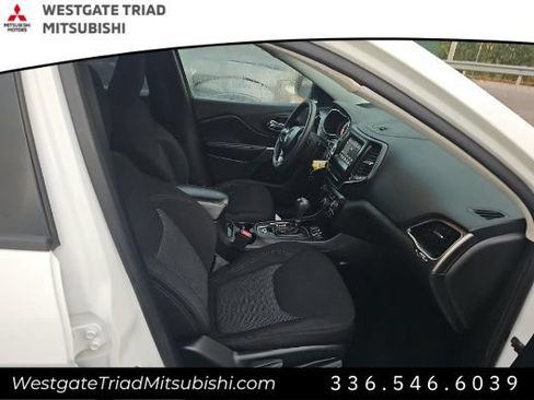 Used 2020 Jeep Cherokee Latitude FWD image 10