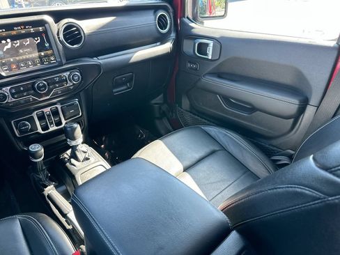 Used 2022 Jeep Wrangler Unlimited Sahara AWD/4WD image 23