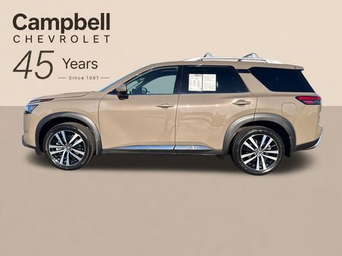 Used 2024 Nissan Pathfinder Platinum w/ Cargo Package AWD/4WD image 2