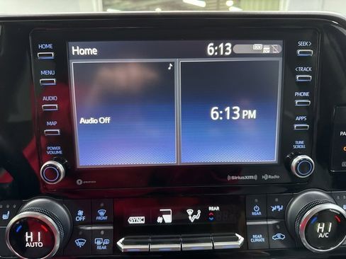 Used 2022 Toyota Highlander XLE image 19