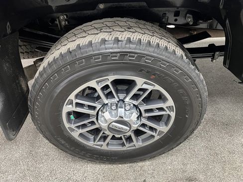 Used 2024 Ford F350 Limited w/ FX4 Off-Road Package image 15