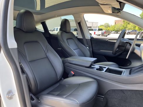 Used 2023 Tesla Model Y Long Range AWD/4WD image 23