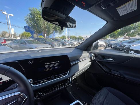 Used 2025 Chevrolet Equinox LT image 35