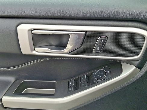Certified 2022 Ford Explorer XLT w/ Equipment Group 202A image 2