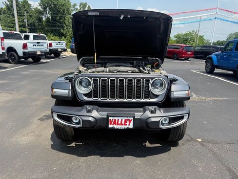Used 2025 Jeep Wrangler Unlimited Sahara AWD/4WD image 62