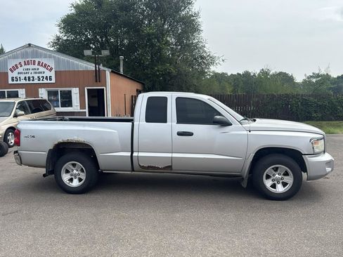 Used 2010 Dodge Dakota SXT AWD/4WD image 4