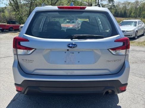 Used 2021 Subaru Forester 2.5i image 6