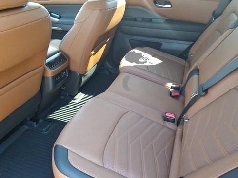 Certified 2025 Nissan Pathfinder Platinum w/ Cargo Package AWD/4WD image 14
