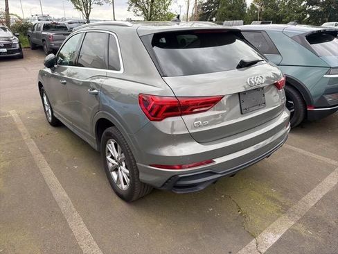Used 2021 Audi Q3 2.0T Premium w/ Convenience Package AWD/4WD image 2