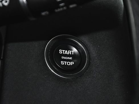 Used 2023 Land Rover Discovery Sport SE image 30