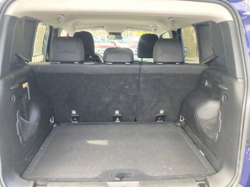 Used 2018 Jeep Renegade Latitude w/ Cold Weather Group AWD/4WD image 27