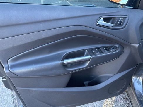 Used 2018 Ford Escape SE w/ SE Sport Appearance Package image 14