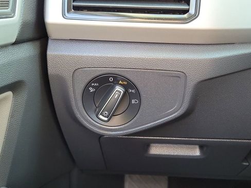 Used 2022 Volkswagen Atlas SE image 17