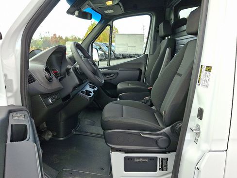Used 2026 Mercedes-Benz Sprinter 2500 image 12
