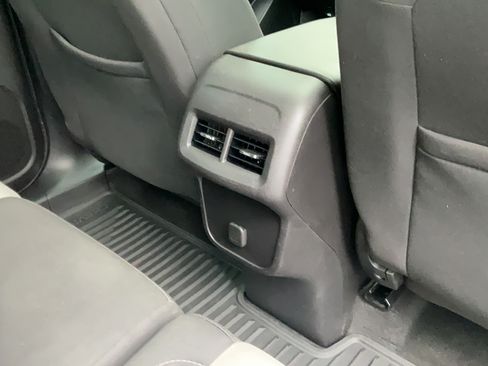 Used 2018 Chevrolet Equinox LS FWD image 22