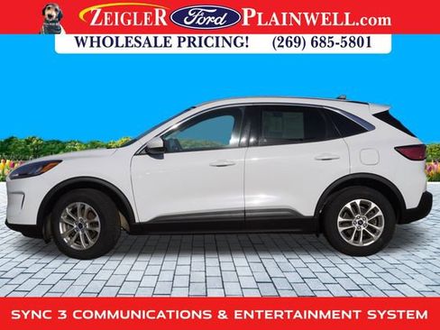 Used 2021 Ford Escape SE image 2